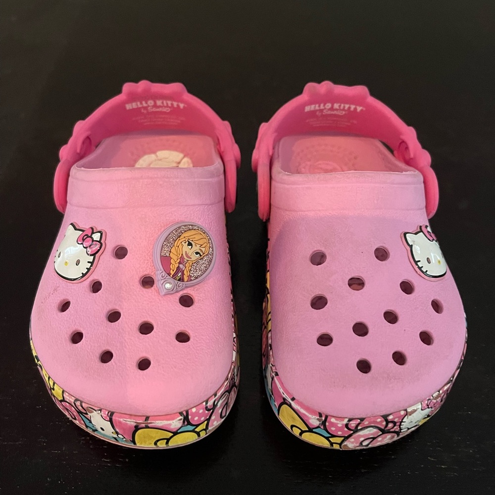 Hello kitty crocs - Picture 2 of 5